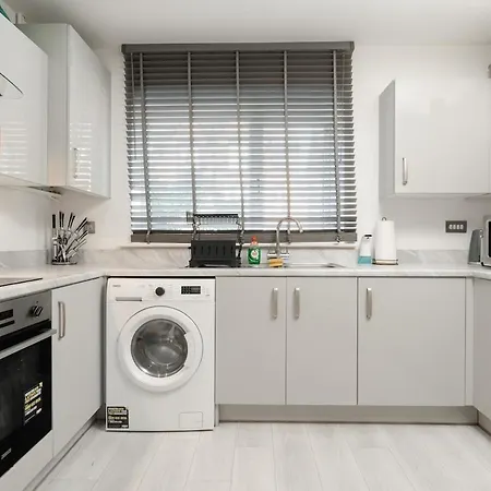 Modern 3-bed W Pool Table N Etihad & Co-op Live