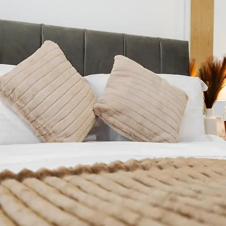Modern 3-bed W Pool Table N Etihad & Co-op Live Manchester