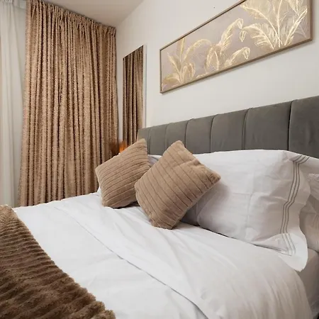 Modern 3-bed W Pool Table N Etihad & Co-op Live * Manchester