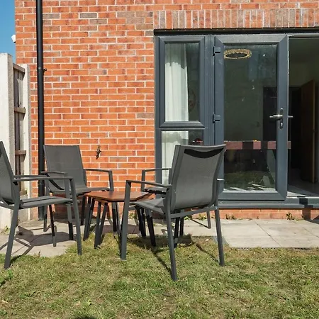 Modern 3-bed W Pool Table N Etihad & Co-op Live Casa de Férias *