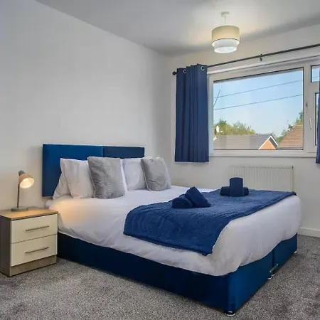 4bdr House, Parking, Pool Table! 5 Min To Prázdninový dům Manchester