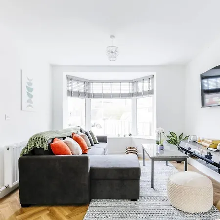 4br With Parkingnear Heaton Park Sleeps 10 Manchester