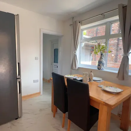 House Sleeps 1 With Parking * Manchester