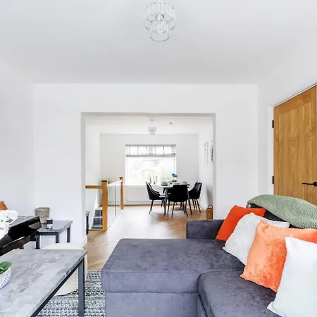 4br With Parkingnear Heaton Park Sleeps 10 Сasa de vacaciones