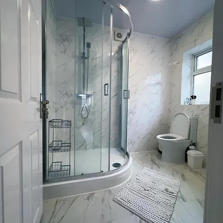 House Sleeps 1 With Parking * Manchester