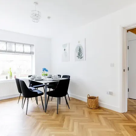 4br With Parkingnear Heaton Park Sleeps 10 Tatil Evi