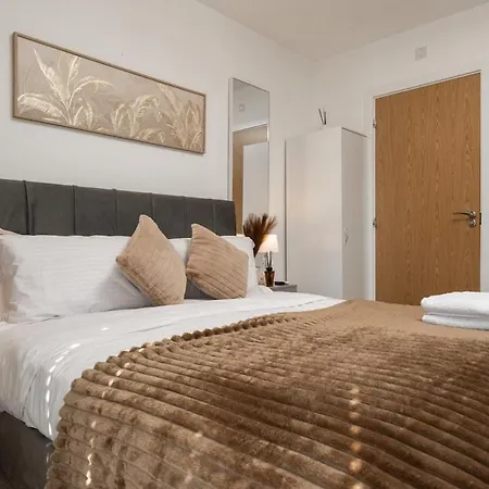 Modern 3-bed W Pool Table N Etihad & Co-op Live * Manchester