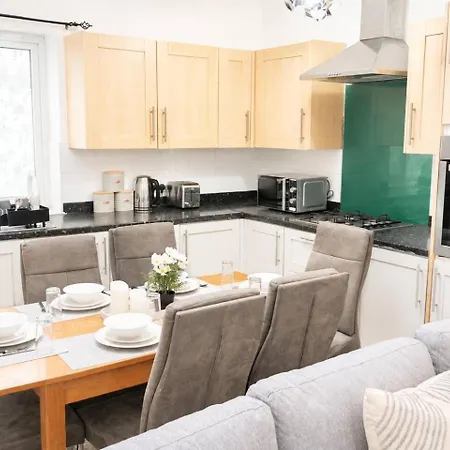 6bdr House In Old Trafford Sleeps 15 Parking Manchester