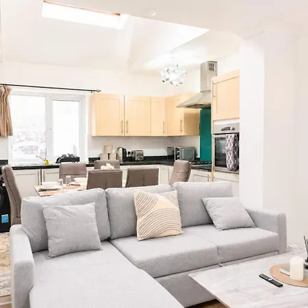 Casa de Férias 6bdr House In Old Trafford Sleeps 15 Parking Manchester