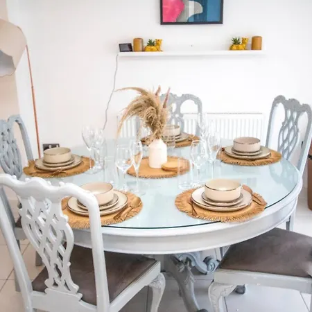 4br House + Parking Near Etihad & Co-op Live *