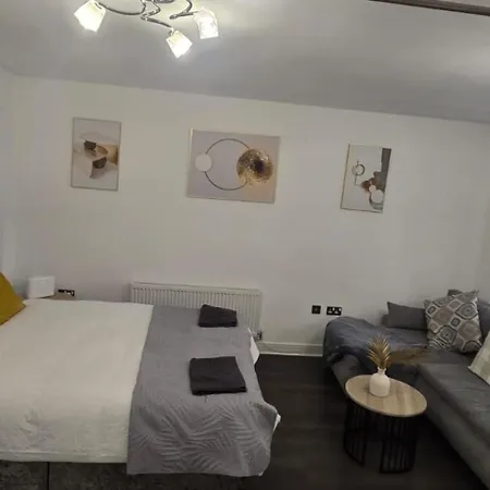 4br House + Parking Near Etihad & Co-op Live *