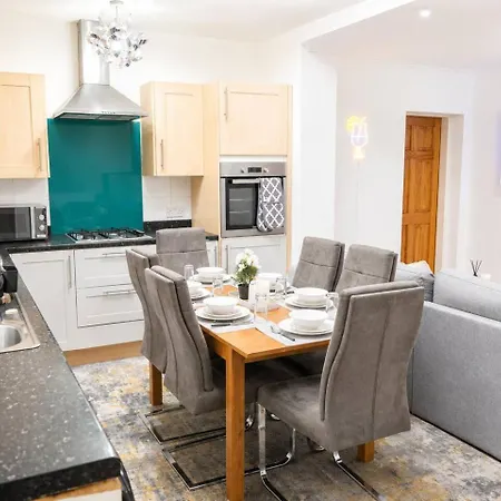 Casa de Férias 6bdr House In Old Trafford Sleeps 15 Parking *