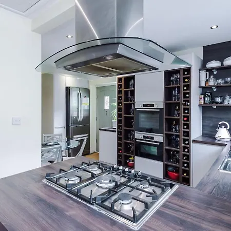 بيت للعطل Deluxe Double In Salford, With Free Parking مانشستر