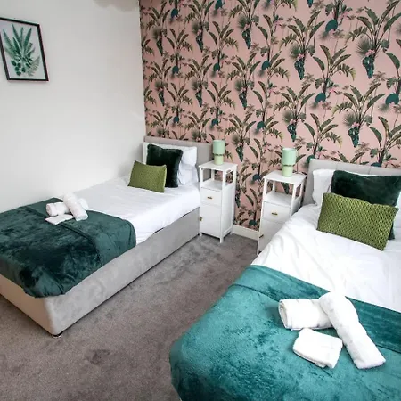 Tatil Evi 4br House + Parking Near Etihad & Co-op Live