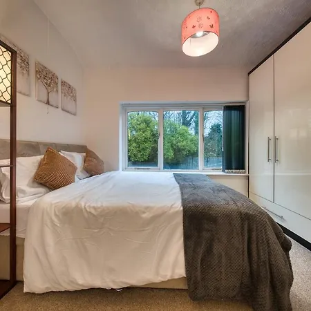 Prázdninový dům 3 Bedrooms Sleeps 7 Free Parking Manchester