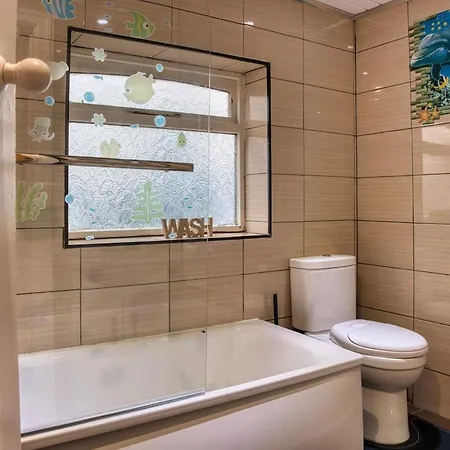 3 Bedrooms Sleeps 7 Free Parking Tatil Evi