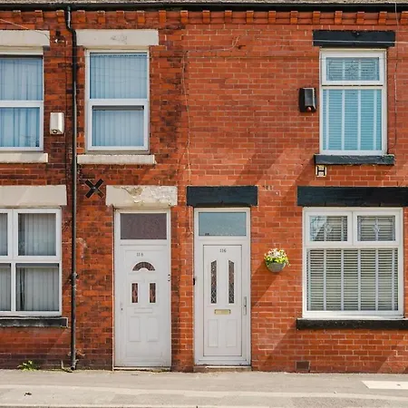 Tatil Evi 4 Bed Team L Free Parking L Families L Discounted, Free Early And Late Check In - Outs And Vouchers Included Manchester