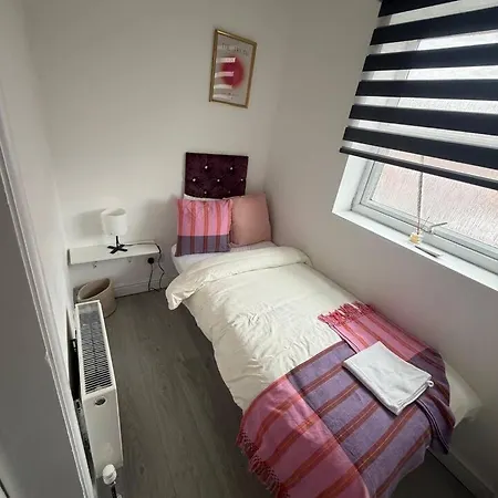 4bdr Manchester, Great Location! بيت للعطل مانشستر