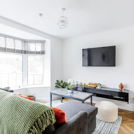 4br With Parkingnear Heaton Park Sleeps 10 * Mánchester