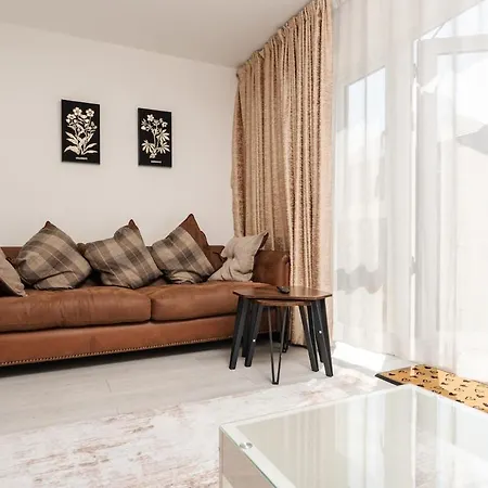 Casa de Férias Modern 3-bed W Pool Table N Etihad & Co-op Live