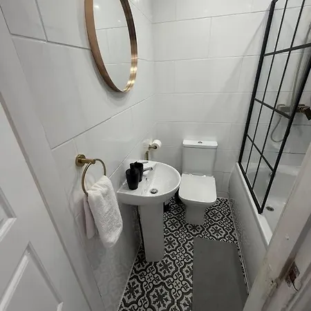 4bdr Manchester, Great Location! Tatil Evi Manchester