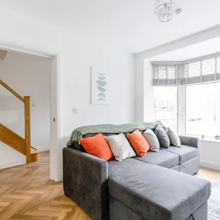 4br With Parkingnear Heaton Park Sleeps 10 *