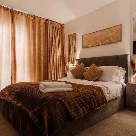 Casa de Férias Modern 3-bed W Pool Table N Etihad & Co-op Live