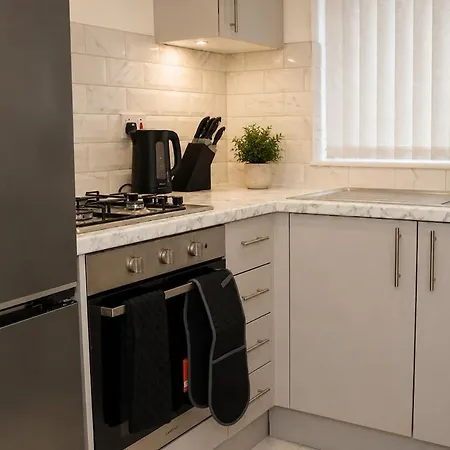 Casa de Férias Spacious 3-bed - Ps5 -sleeps 8 - Near Etihad - Contractor And Long Discounts *