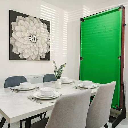 Modern 3-bed W Pool Table N Etihad & Co-op Live * Manchester