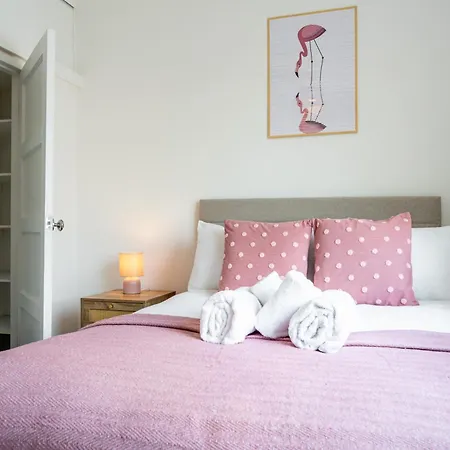 Stylish 2br Home, 10 Mins To Etihad Stadium Manchester