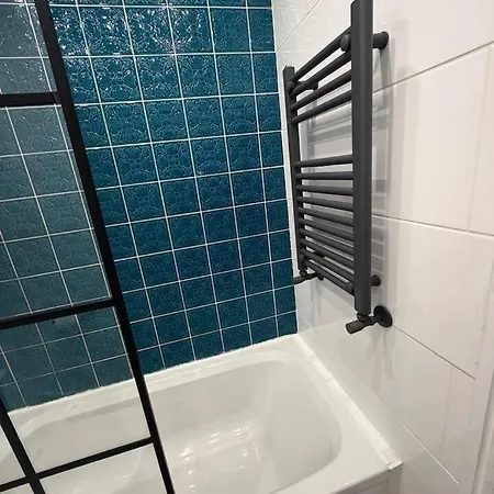 4bdr Manchester, Great Location! * Manchester