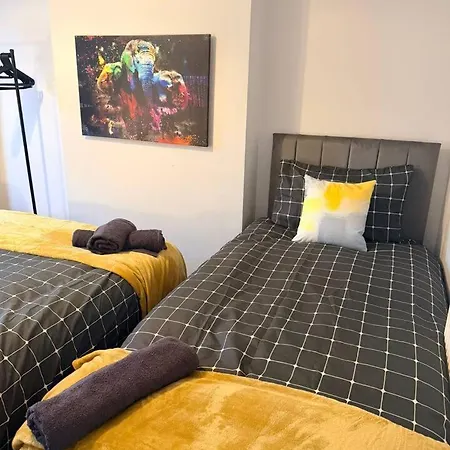 4 Bedroom Spacious House *