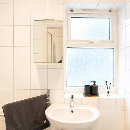 Casa de Férias 6bdr House In Old Trafford Sleeps 15 Parking Manchester