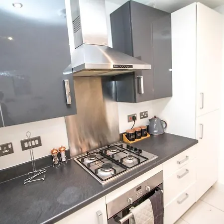 4br House + Parking Near Etihad & Co-op Live * Manchester
