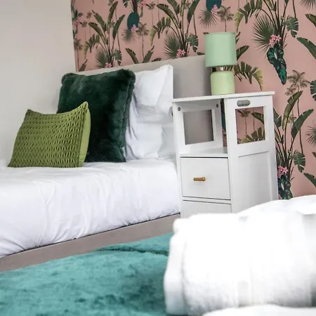 4br House + Parking Near Etihad & Co-op Live