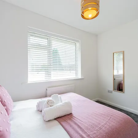 Stylish 2br Home, 10 Mins To Etihad Stadium Manchester