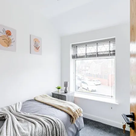 4br With Parkingnear Heaton Park Sleeps 10 * Manchester