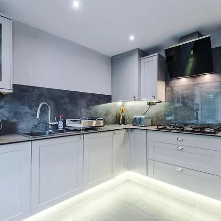 Vidale Court 2, Paprika Close- 4 Bedrooms Sleeps 7