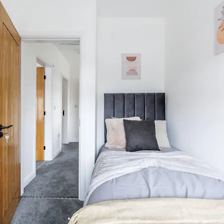 4br With Parkingnear Heaton Park Sleeps 10 Tatil Evi Manchester