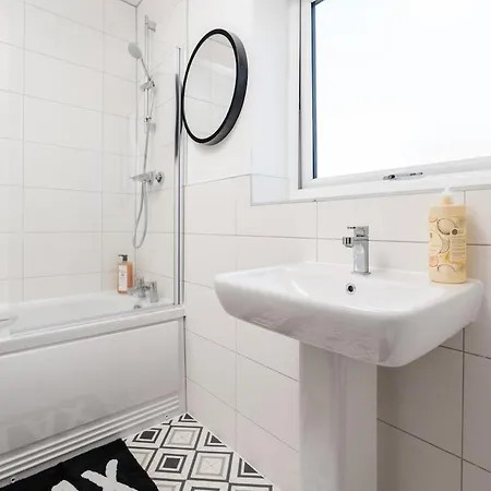 Casa de Férias Modern 3-bed W Pool Table N Etihad & Co-op Live Manchester