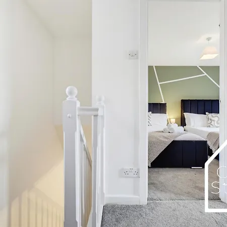Vibrant Spacious 3 Bed With Pac Man & Ping Pong Near Centre - Free Parking بيت للعطل