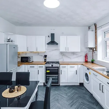 3 Bedroom - Free Parking - Location