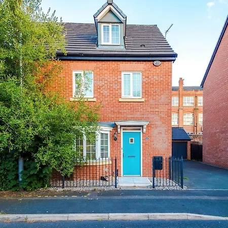 Vidale Court 2, Paprika Close- 4 Bedrooms Sleeps 7