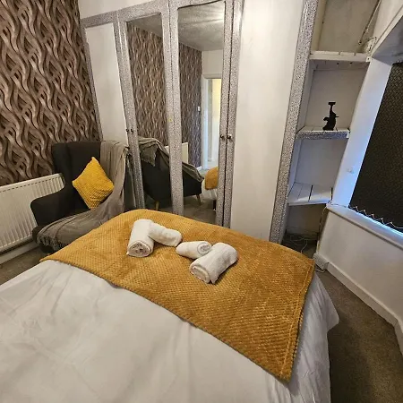 3 Bedrooms Sleeps 7 Free Parking
