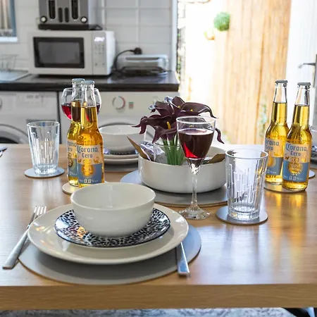 2 Bed Retreat -near Mri Oxford Rd- Sleeps 5 Casa de Férias *