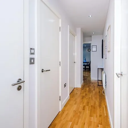 Casa de Férias Modern 2br Sleeps 4 Deansgate *