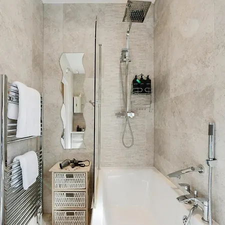 Tatil Evi 4 Bed Team L Free Parking L Families L Discounted, Free Early And Late Check In - Outs And Vouchers Included *