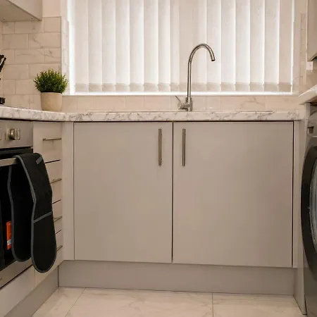 Spacious 3-bed - Ps5 -sleeps 8 - Near Etihad - Near Centre Casa de Férias *