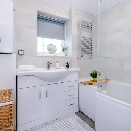 *new* Funky 4br | Sleeps 8 | Driveway | Ps4 Casa de Férias *