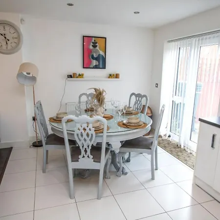4br House + Parking Near Etihad & Co-op Live * Manchester